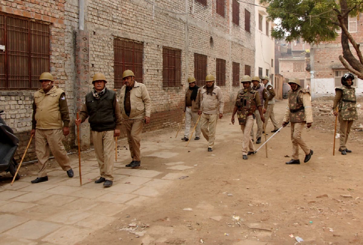 Peace in Purvanchal, 4015 sued in Varanasi