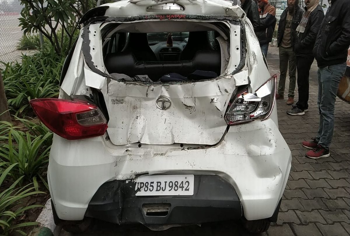 Accident on Yamuna express way Due To Fog Five Injured