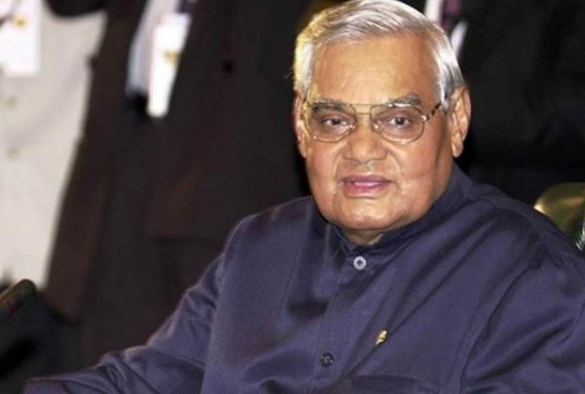 former pm Atal bihari vajpayee went to save life of plane's passengers.