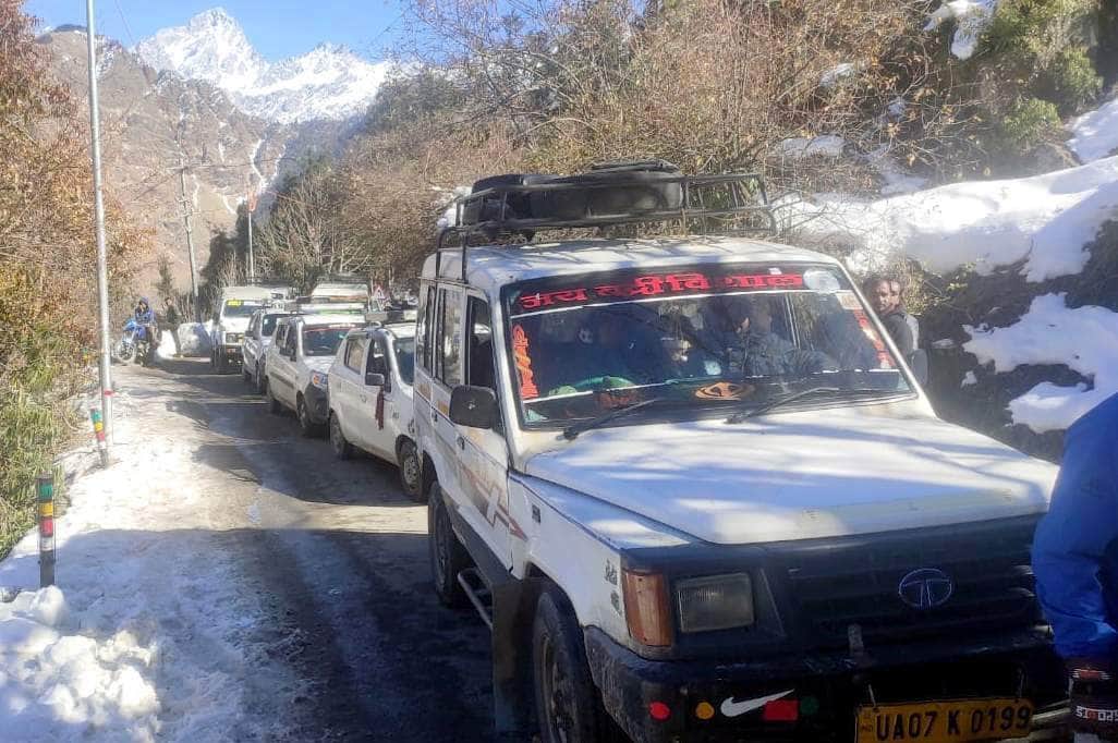 Tourists arrived in Auli in large numbers for Christmas and new year 2020 celebration