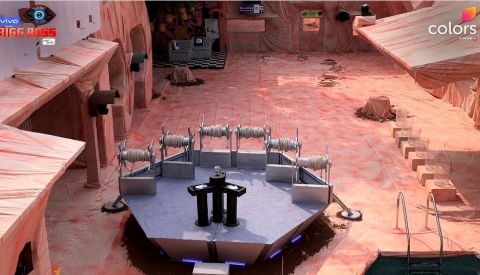 Bigg Boss 13 Shahnaz Kaur Gill And Vishal Aditya Singh Stuck Into Ugly Fight in Captaincy Task