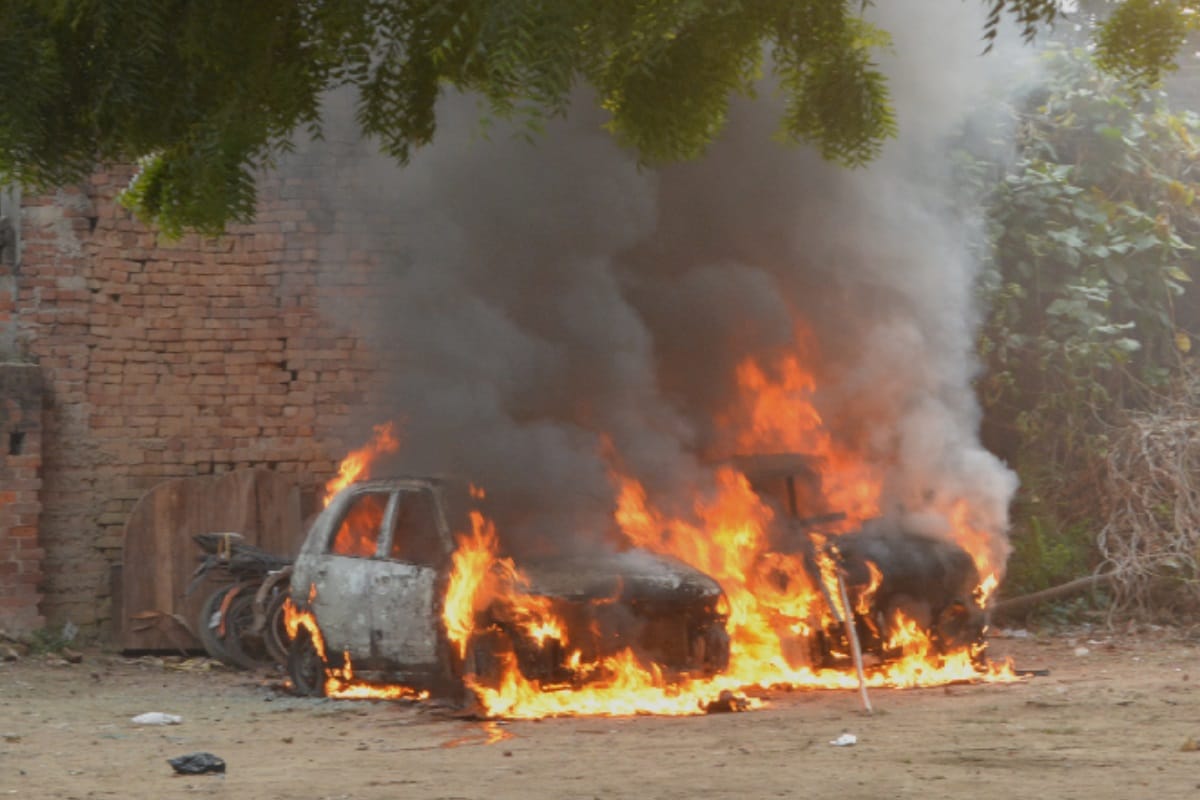 Meerut violence, several Cars and Bikes burnt during CAA protest in Meerut and muzaffarnagar