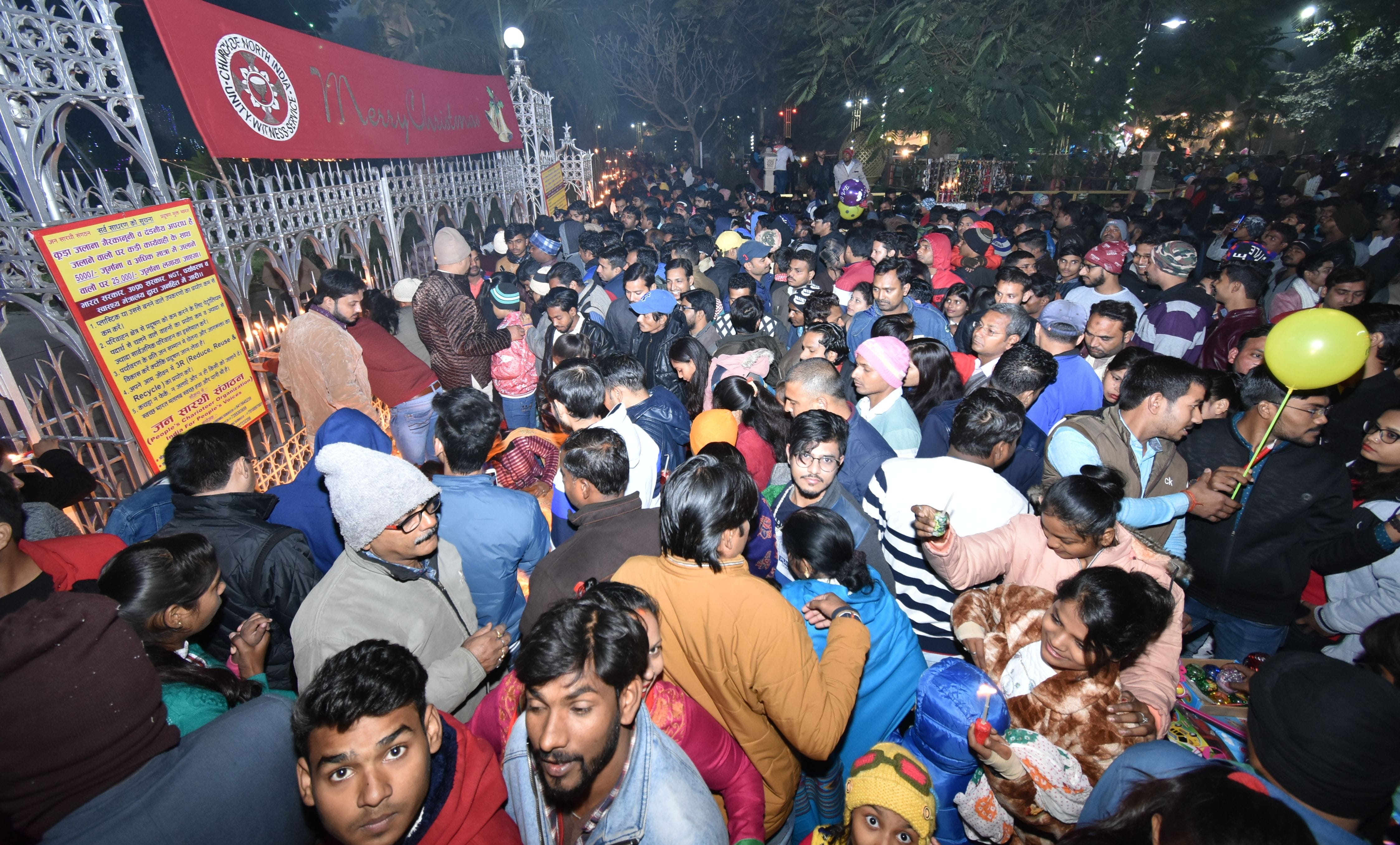 Prayagraj: Prayer for peace in the country after worship