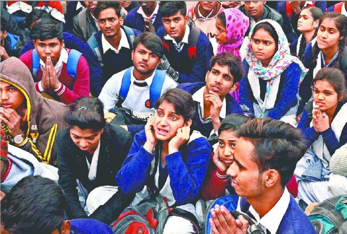 Noida students spreading fake DM order gets bail but charged under IT act