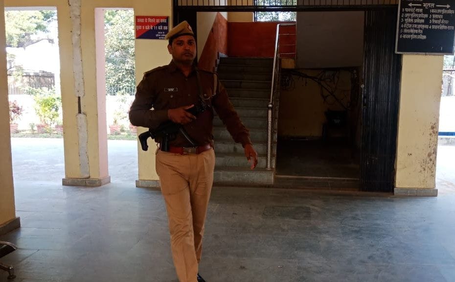 jarmanee kee emapee-5 raiphal se lais pulis legee morcha