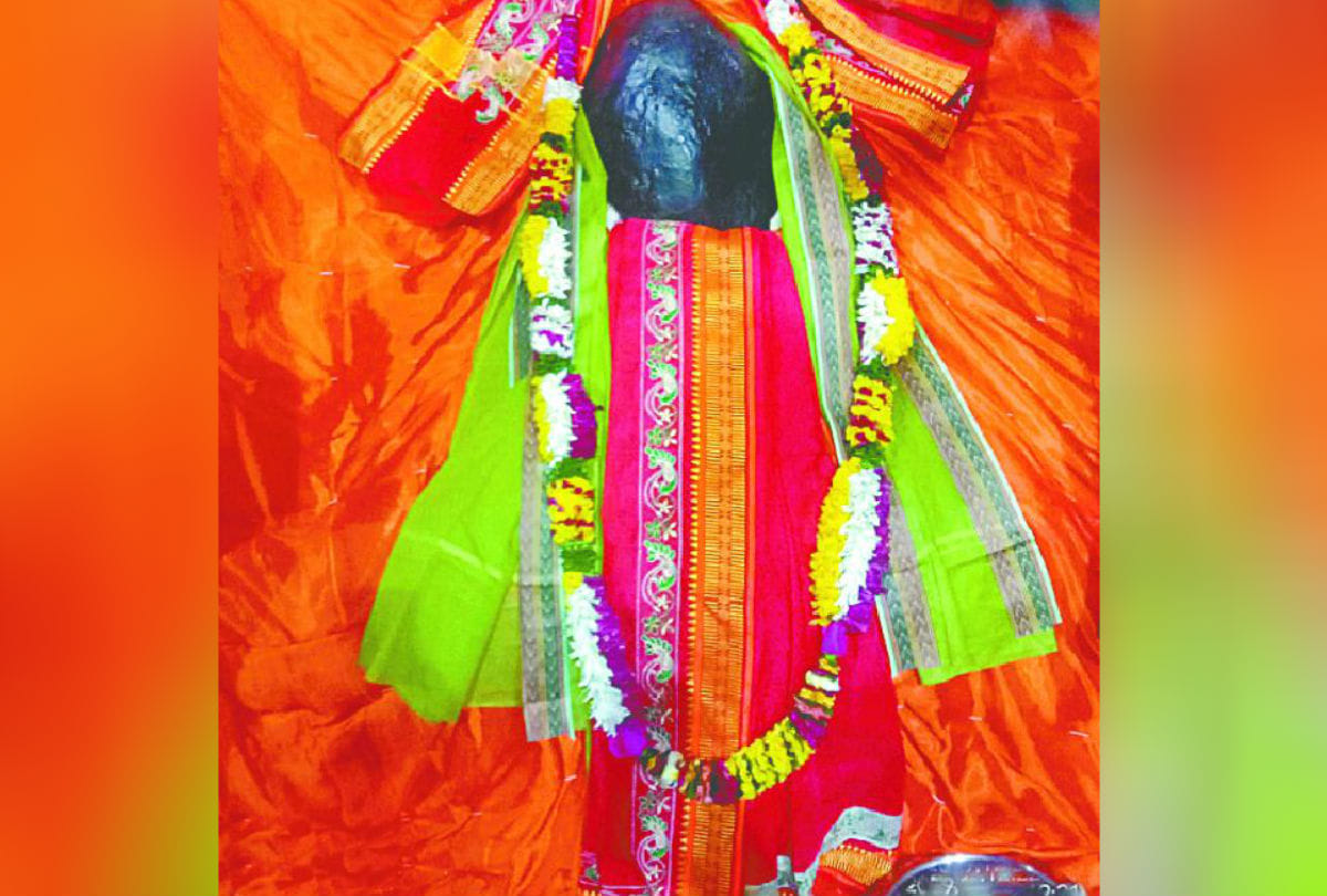 Giriraj Prabhu quilted to protect against cold