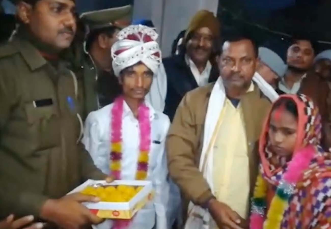lover couple ran away from home and got married at mahoba police station