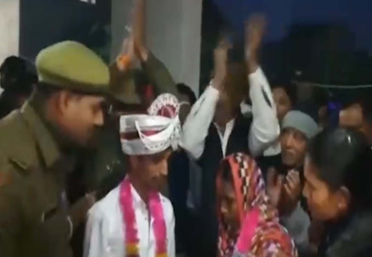 lover couple ran away from home and got married at mahoba police station
