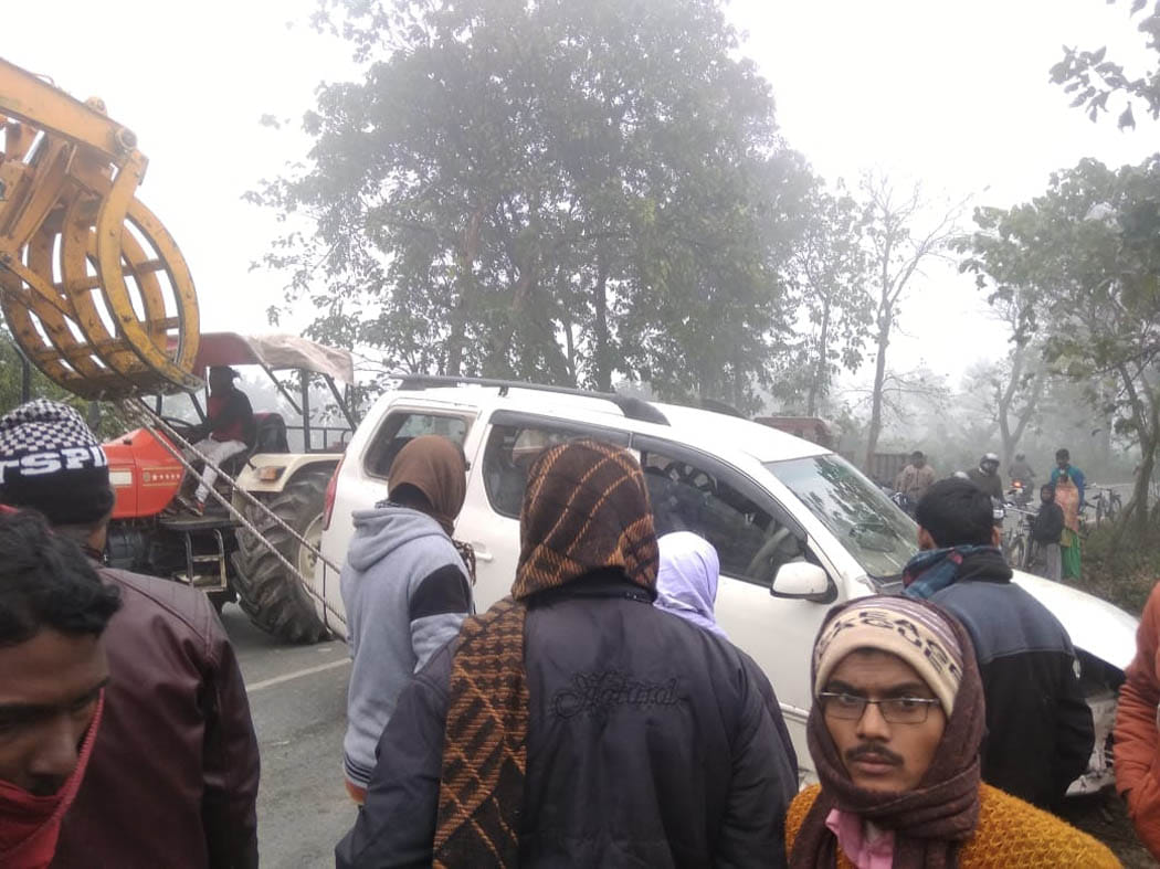 6 injured in road accident, car turn down