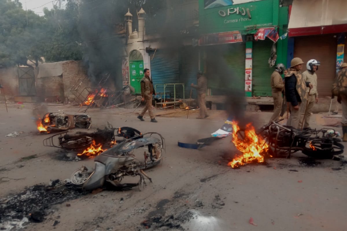Meerut violence, several Cars and Bikes burnt during CAA protest in Meerut and muzaffarnagar