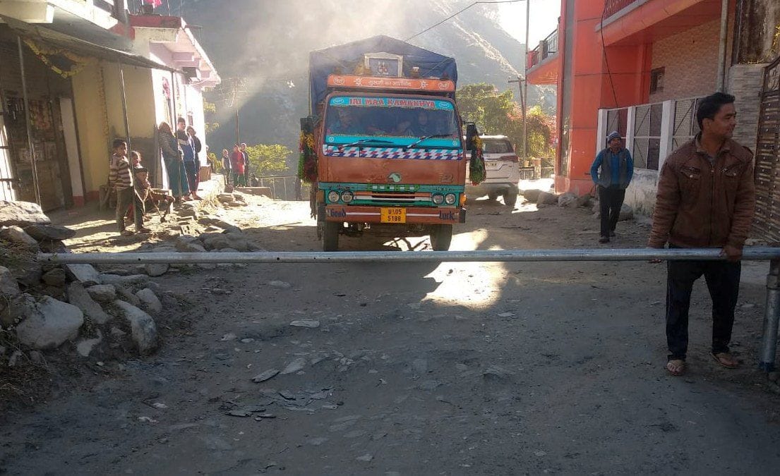 Government vehicles did not allow movement