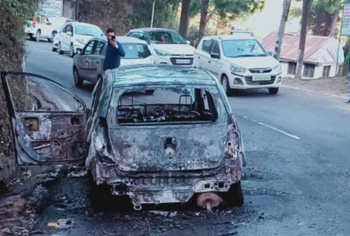 Moving car catches fire in solan in himachal pradesh