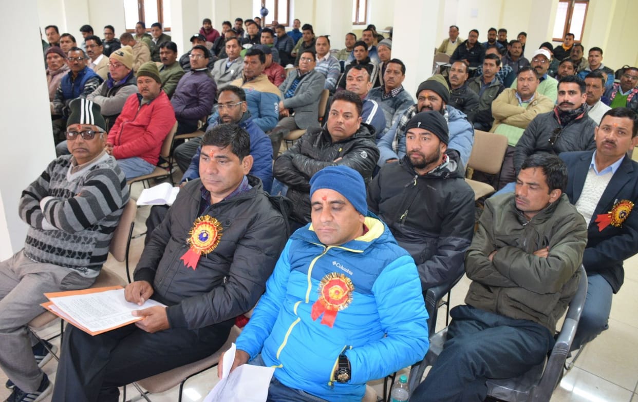 Give benefit of higher pay scale from 1 January 2006