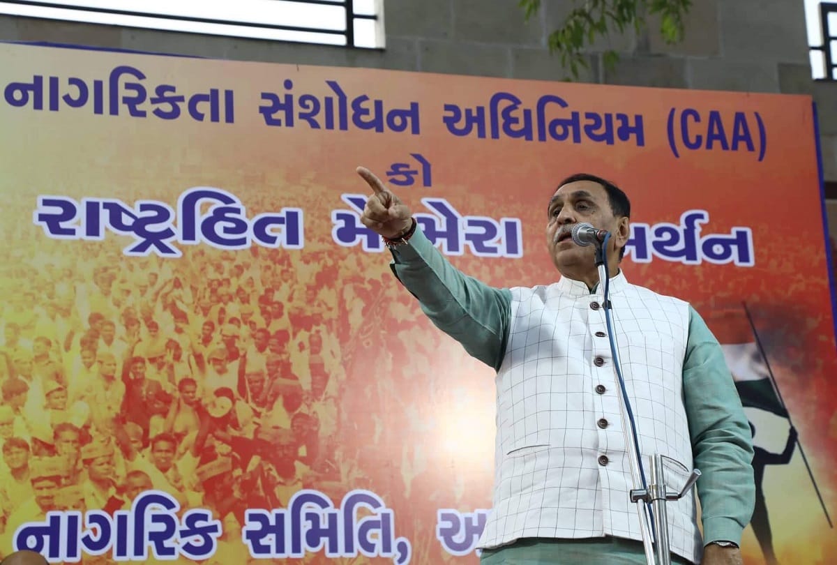 Paresh Rawal Slams Ramachandra Guha For His Gujarat Vs Bengal Comparison