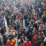 ताजमहल पर टिकट खिड़कियों पर लगी कतारें