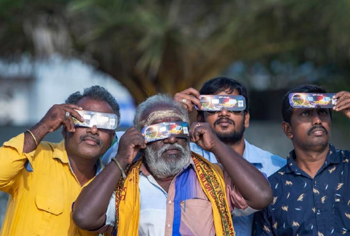 Solar Eclipse looked in Delhi, People enjoyed