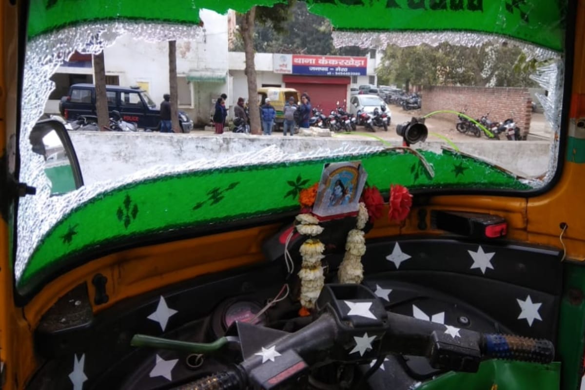 Auto driver molested a woman in a running auto in meerut