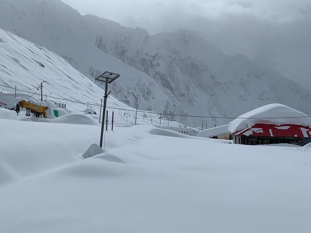 Five sadhus living in Kedarnath amidst six feet of snow