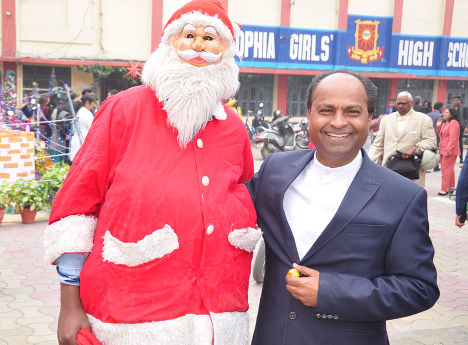 Celebrated Christmas, Santa Claus distributed gifts