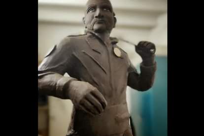 विंग कमांडर अभिनंदन की चॉकलेट से बनी प्रतिमा