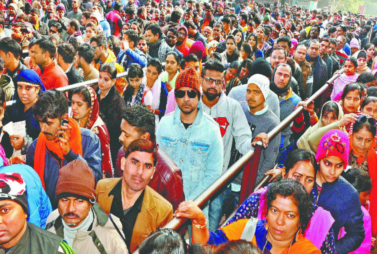 Tourist Celebrate Holiday at Tajmahl on Christmas