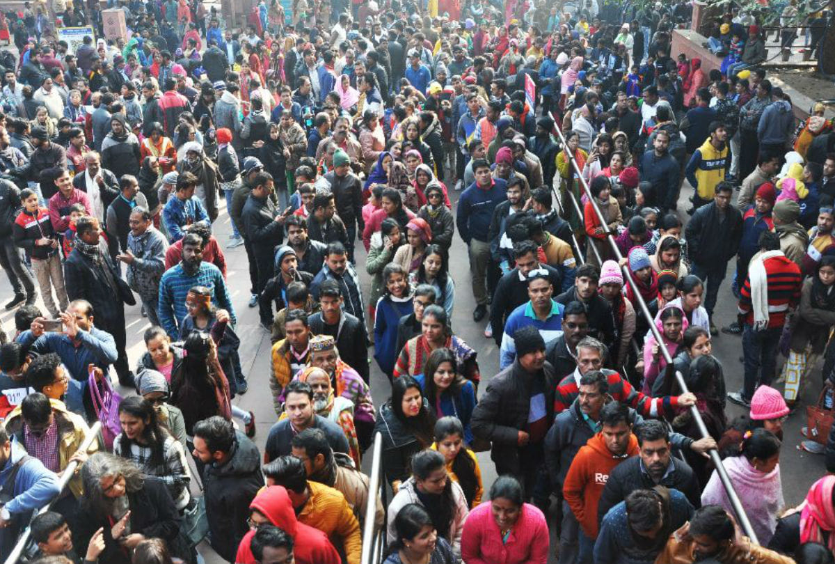 Tourist Celebrate Holiday at Tajmahl on Christmas