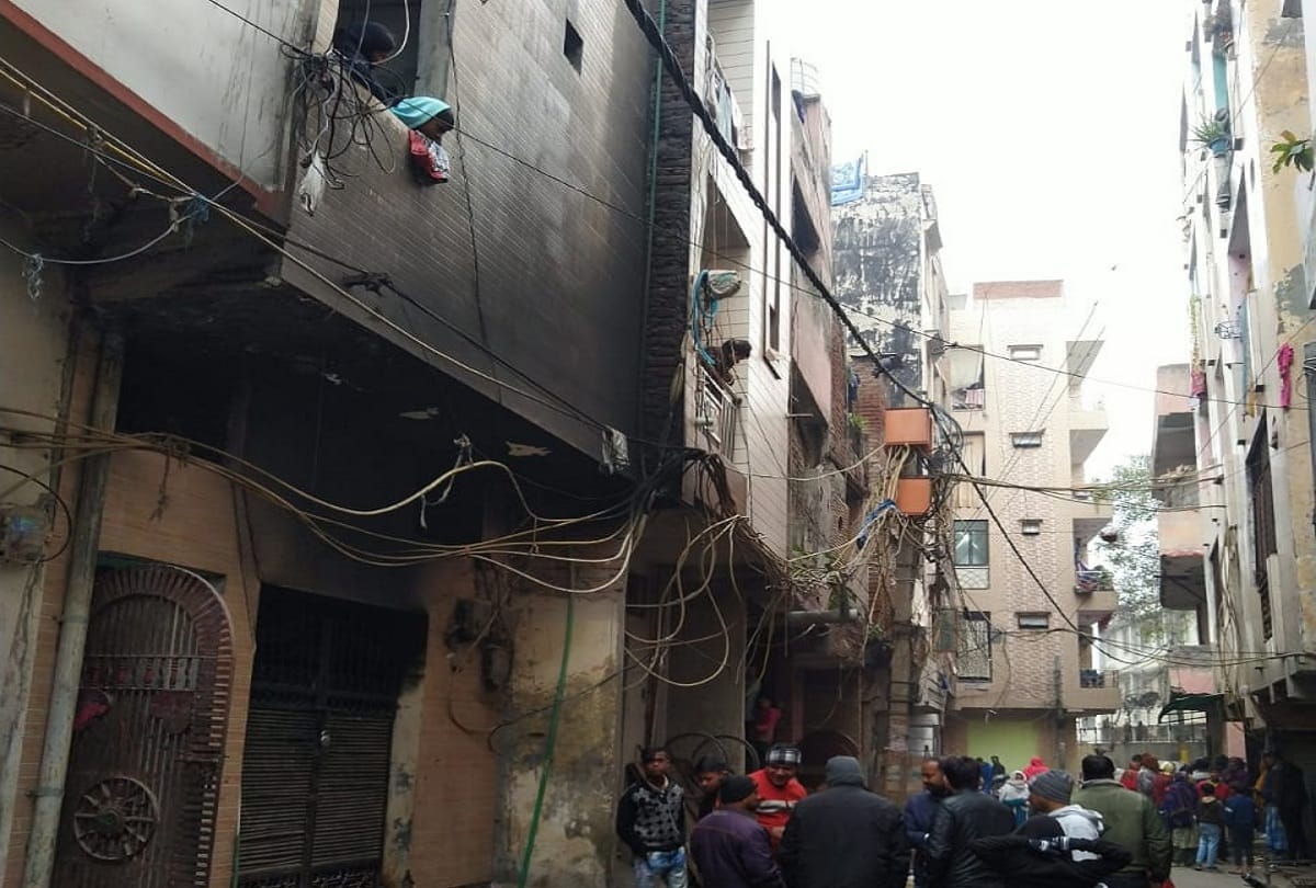 Delhi Fire News: Fire broke out in a building in Krishna Nagar Delhi many rescued by DFS