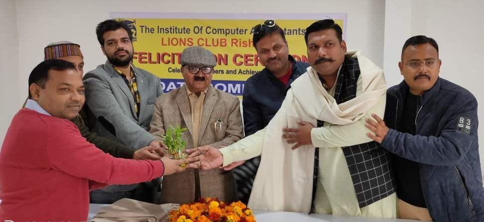 Principal NP Maheshwari and memory champion Prateek Yadav honored