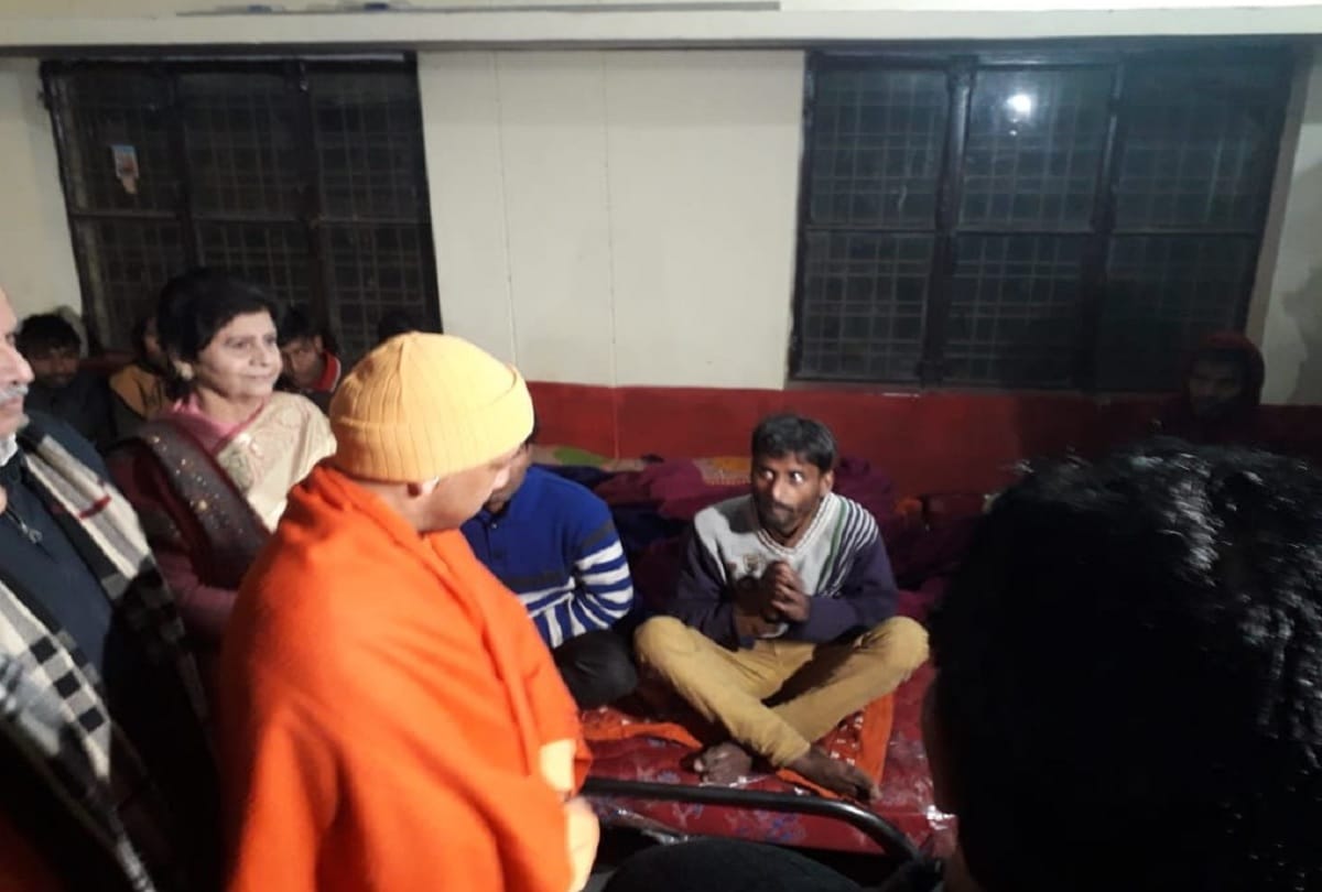 CM Yogi Adityanath conducts surprise inspection of shelter