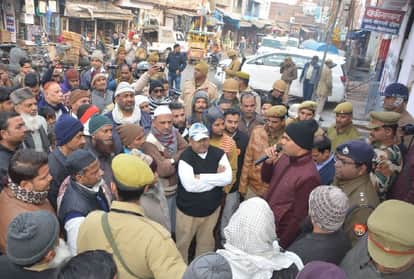 डीएम व एसएसपी ने मुस्लिम बाहुल्य क्षेत्रों में जाकर मीटिंग करके दिया भरोसा