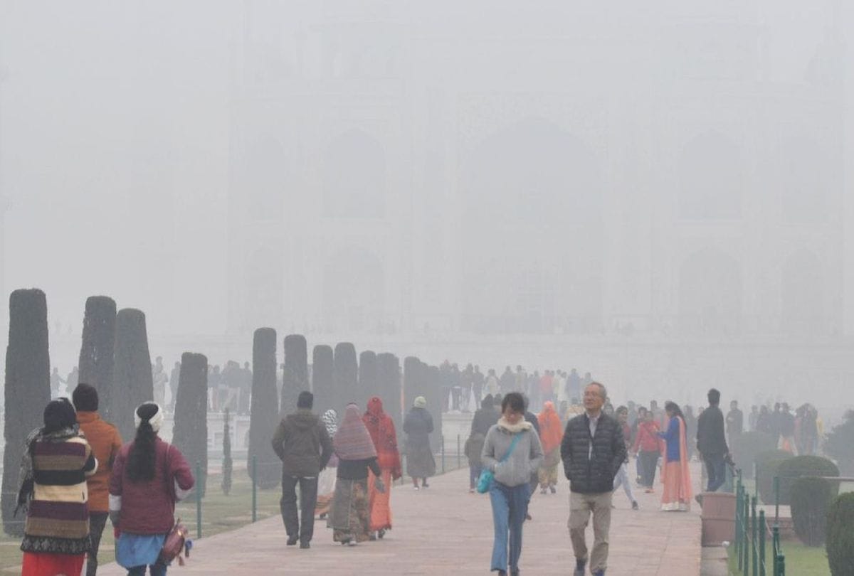 number of tourists dropped on weekends at Taj Mahal due to cold