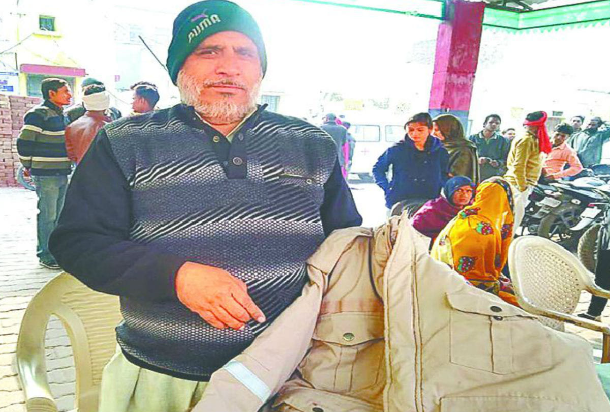 Violence in firozabad Haji Qadir had brought soldier from the crowd of miscreants