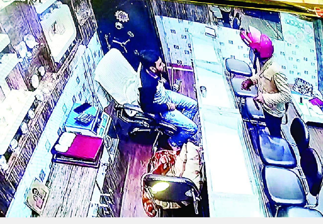 loot in jewellery shop in kanpur