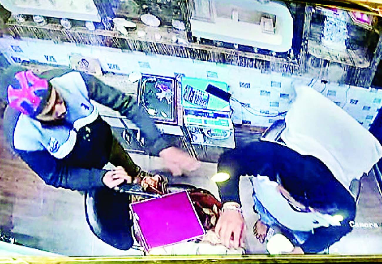loot in jewellery shop in kanpur