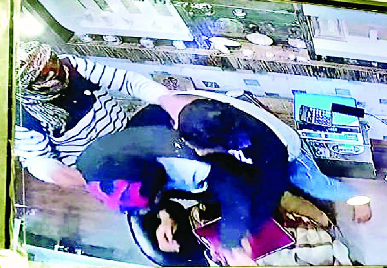 loot in jewellery shop in kanpur