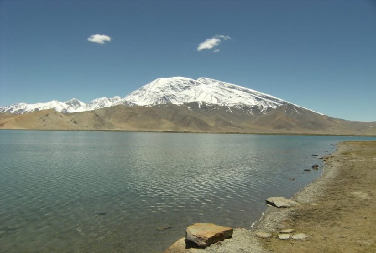 Story of karakul lake where the boat is impossible to sail