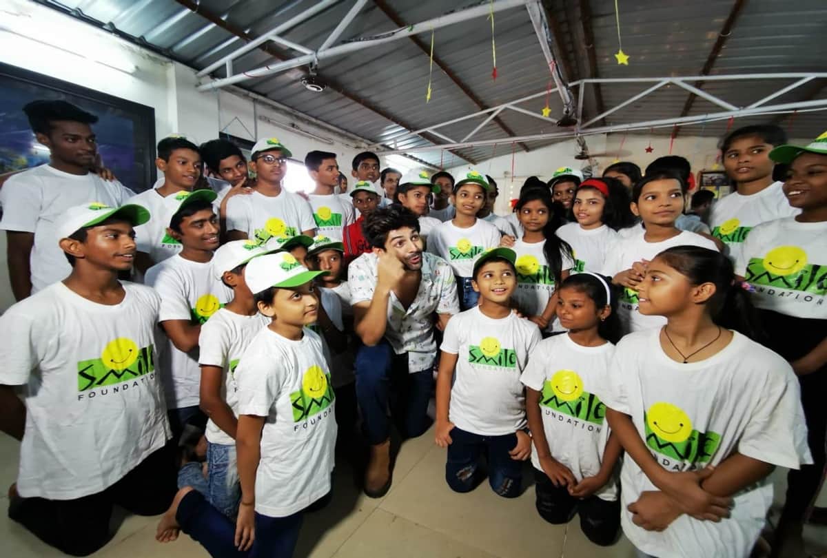 Bollywood actor Kartik Aaryan celebrated the occasion of Christmas with NGO children