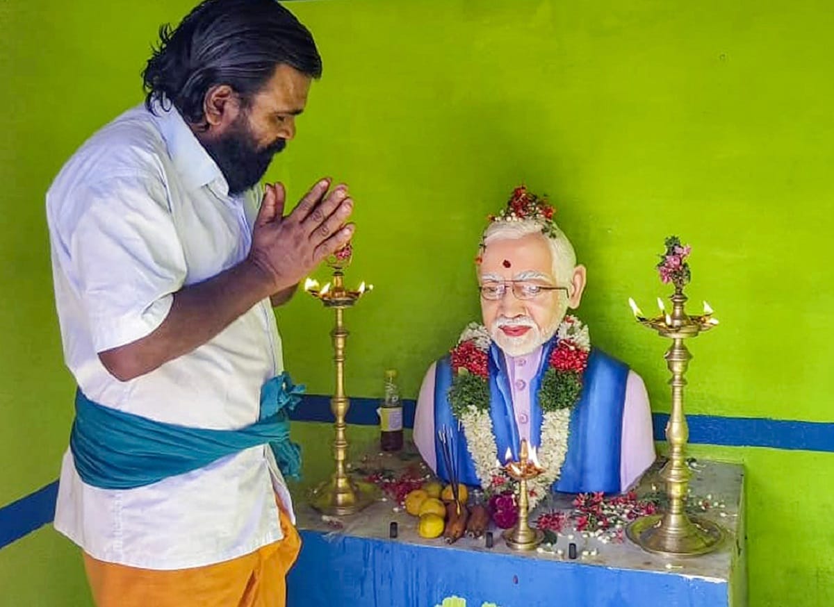A farmer influenced by PM Modi built his temple, performs Aarti daily