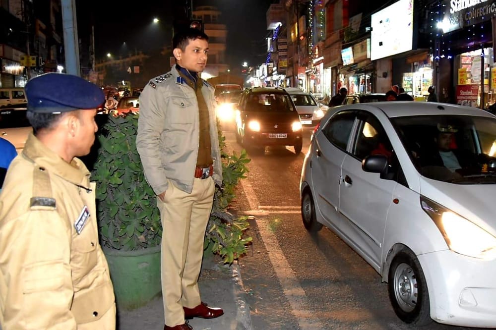 heavy jam in dehradun due to Mussoorie carnival in Christmas