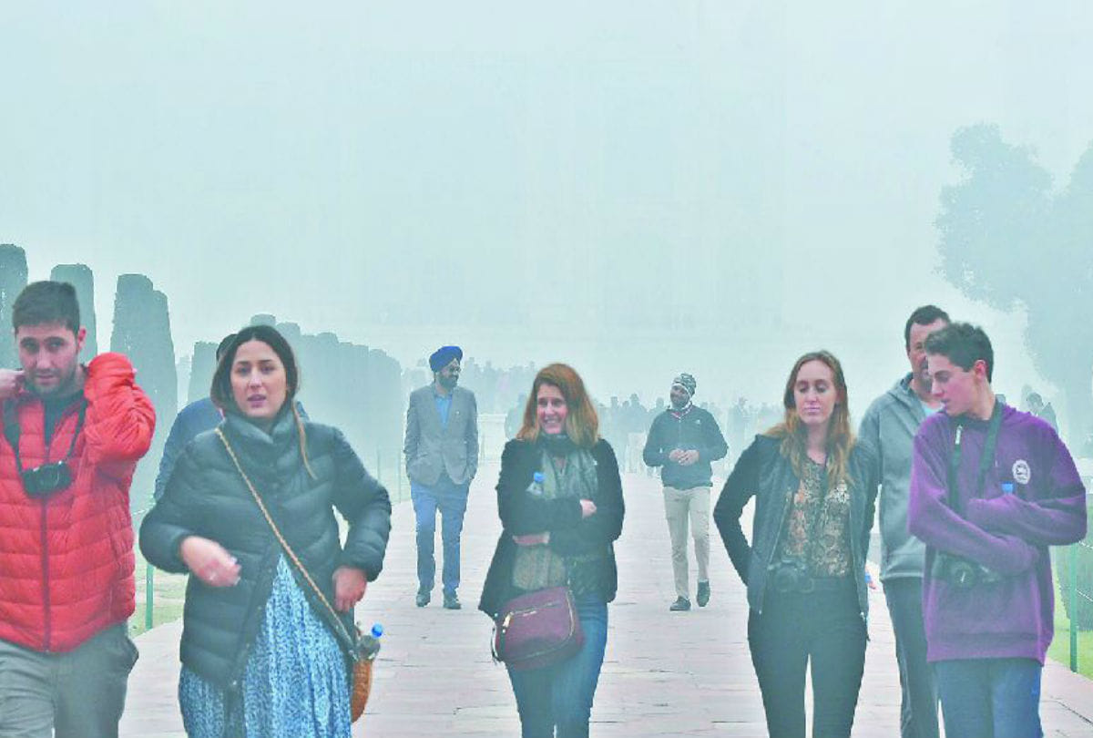 Tourist Celebrate Holiday at Tajmahl on Christmas