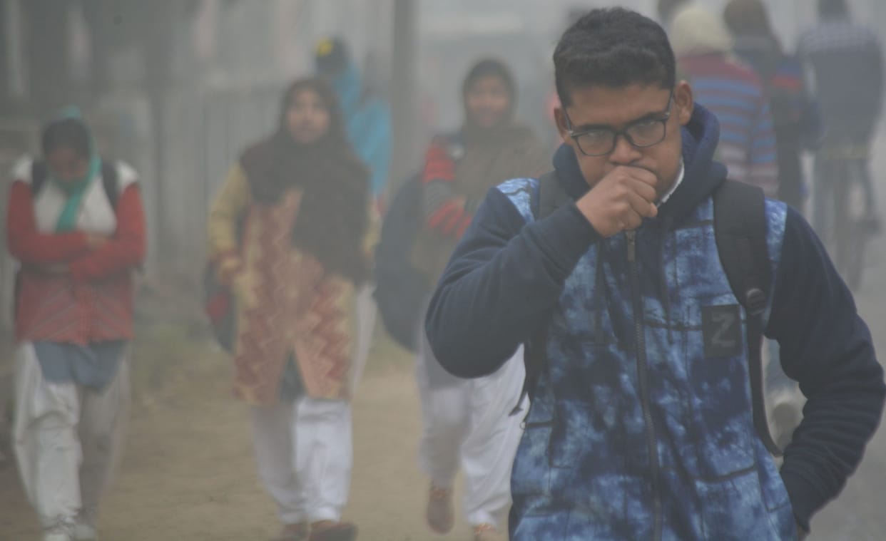 Mercury reaches four degrees, children reach school trembling