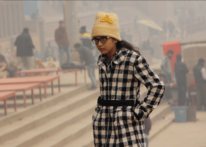 Weather Update: काशी में मौसम ने बदली करवट, कोहरे के साथ कंपाने लगी ठंड; जानें- अगले तीन दिन का हाल Fog started falling in Varanasi with change in weather
