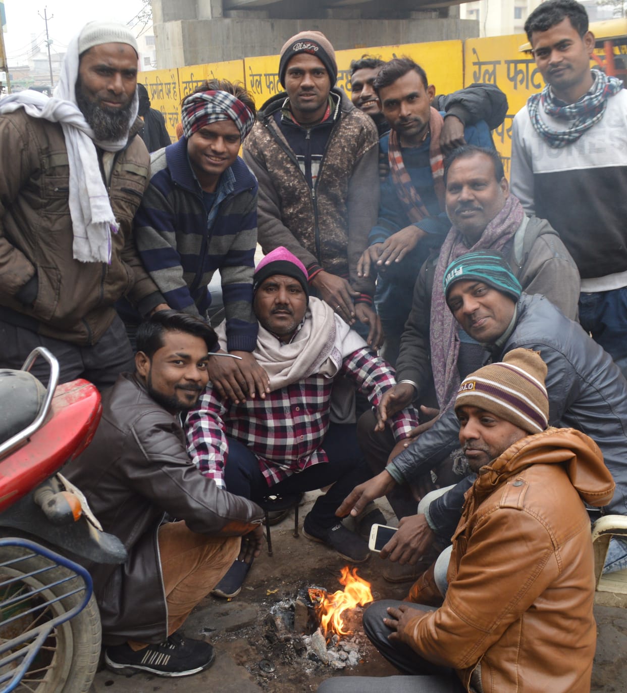 Hathras: Normal life disrupted by cold wave