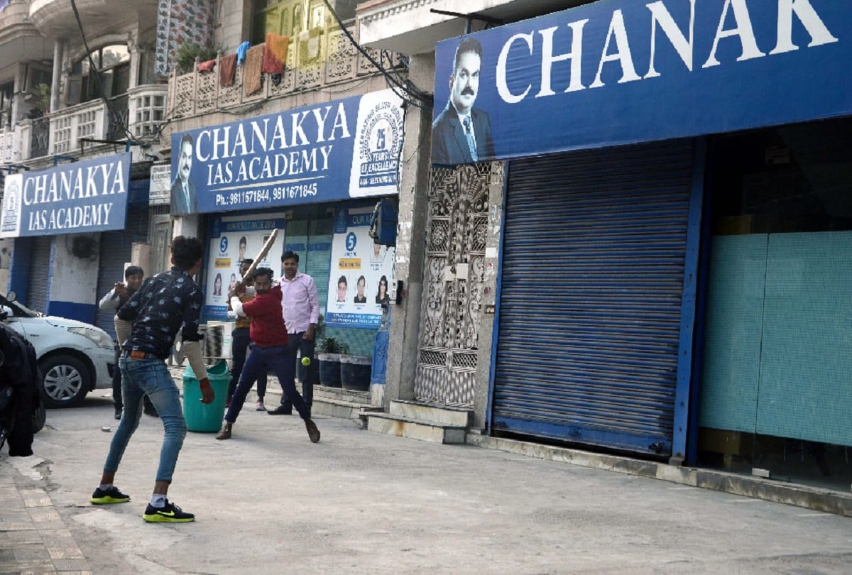 PG and coaching center closed in Mukherjee Nagar