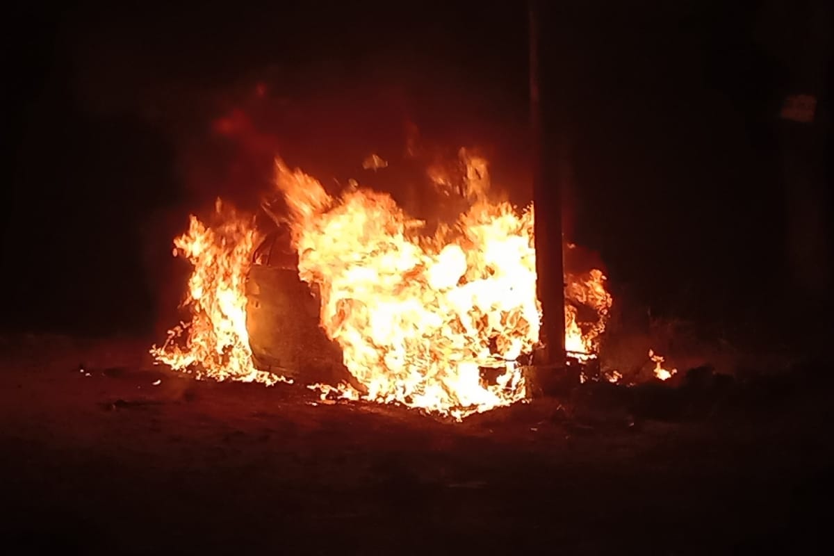 Fire in multi-storey building, fire engine had to struggle