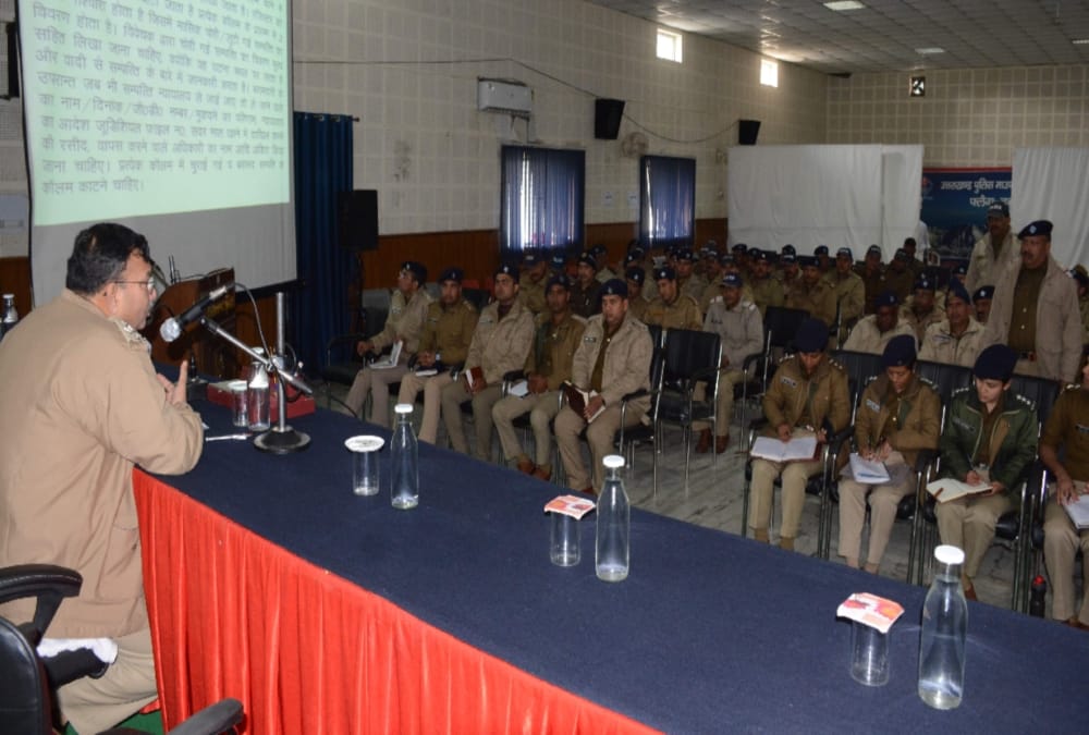 Uttarakhand police IG Shocked to hear police Officers Not know How Criminal History Sheet open