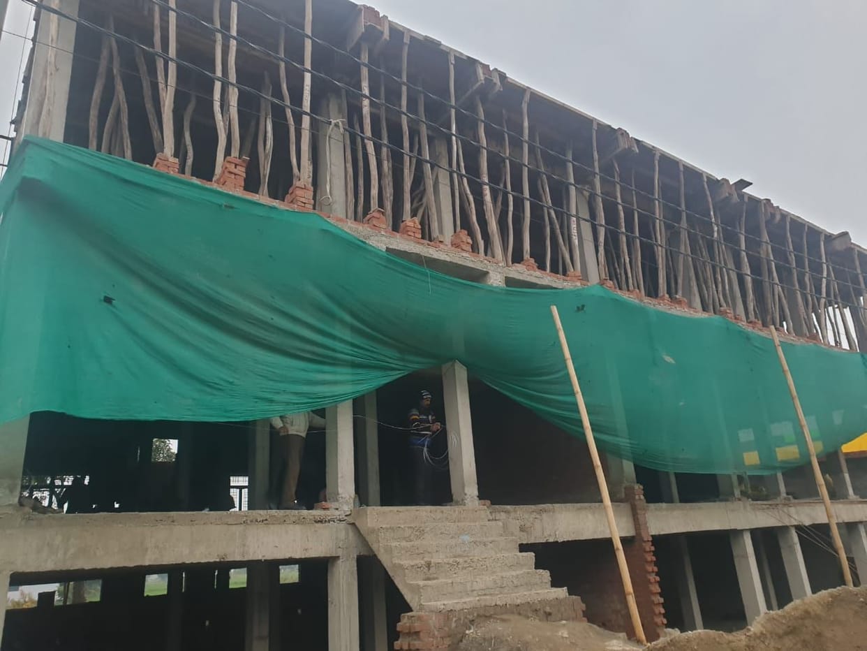 Commercial building seal being built without a map
