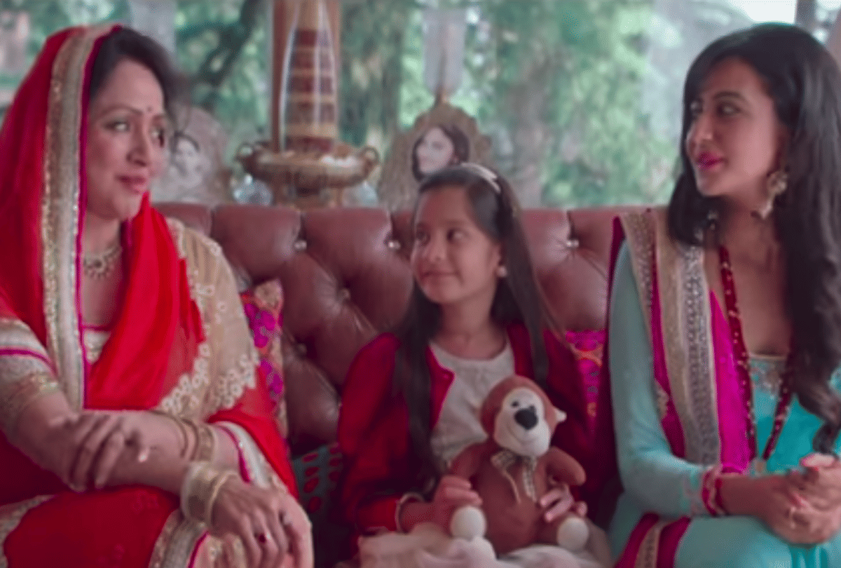 hema malini romance with rajkummar rao in Shimla Mirchi