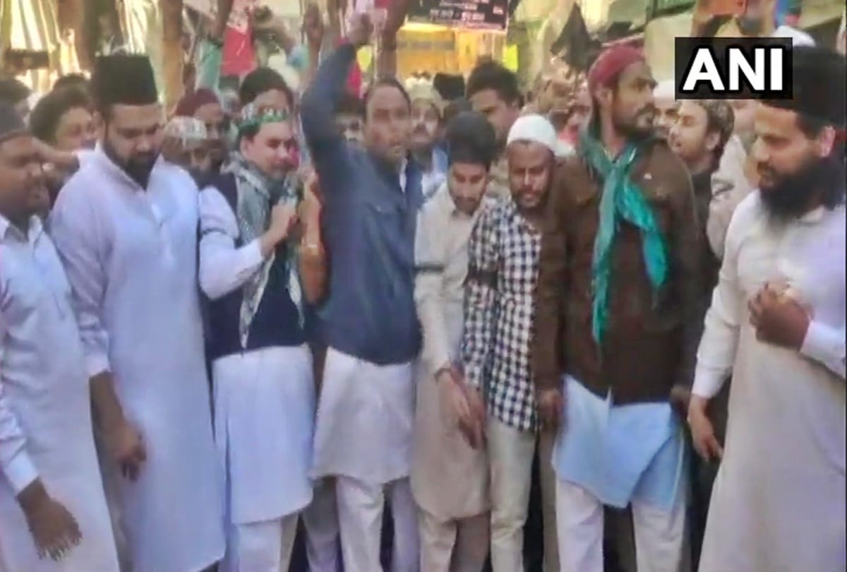 Muslims take out protest march against CAA, burn Ajmer dargah deewan effigy