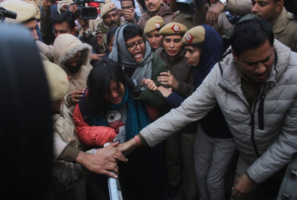 Protest Against CAA, NPR and NRC outside UP Bhawan, Jor bagh and Jamila Millia Islamia